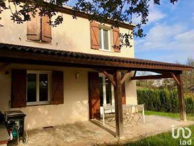Home For Sale in Pavie, France