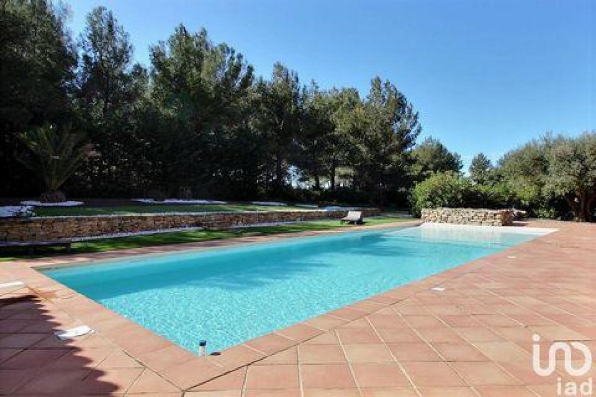 Picture of Home For Sale in Le Beausset, Provence-Alpes-Cote d'Azur, France