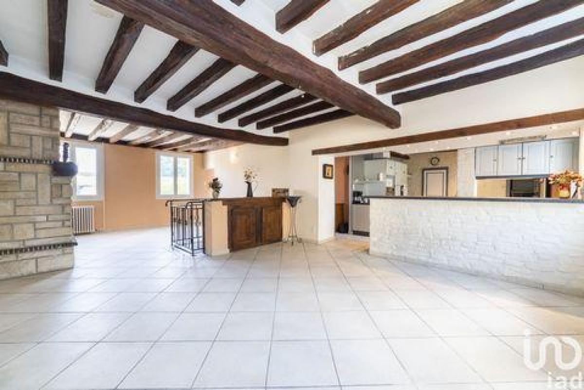 Picture of Home For Sale in Joigny, Bourgogne, France