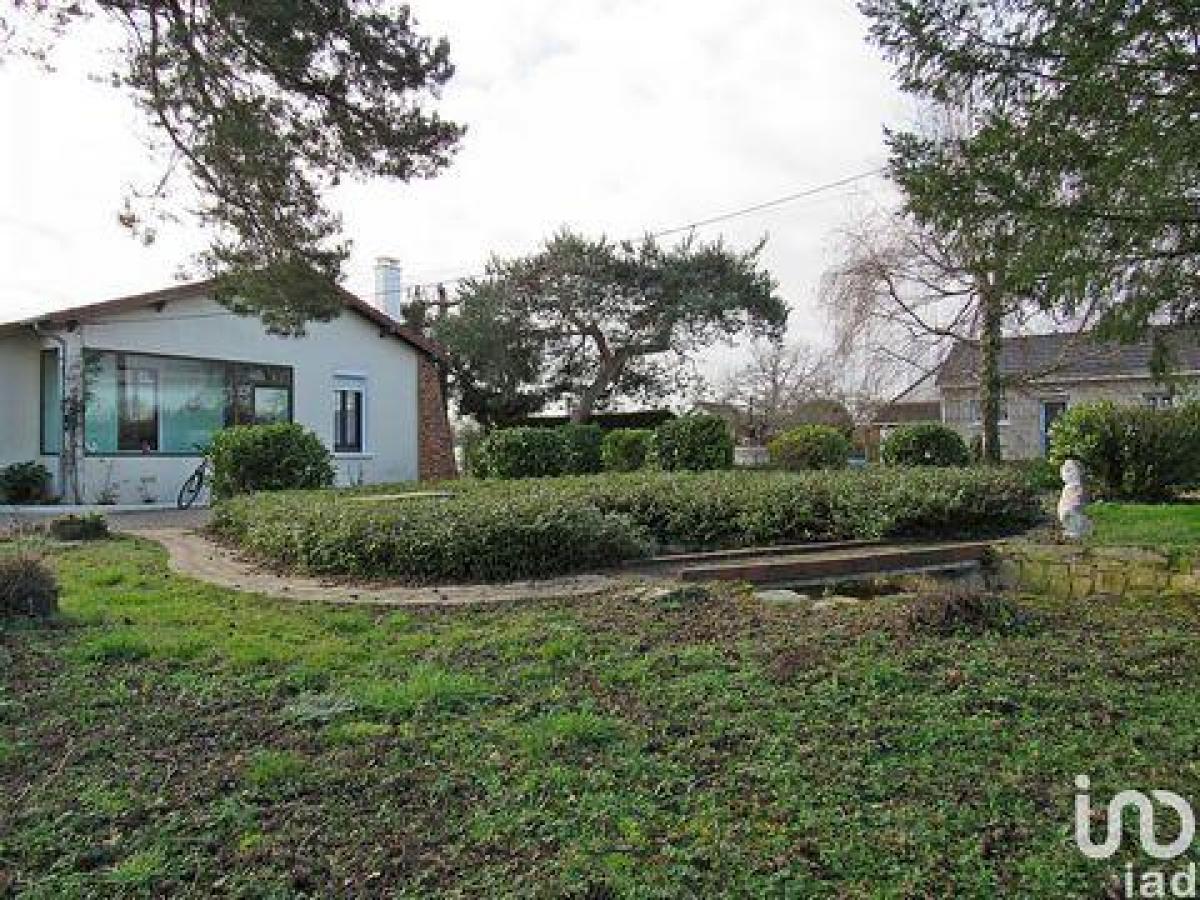 Picture of Home For Sale in Brinay, Centre, France