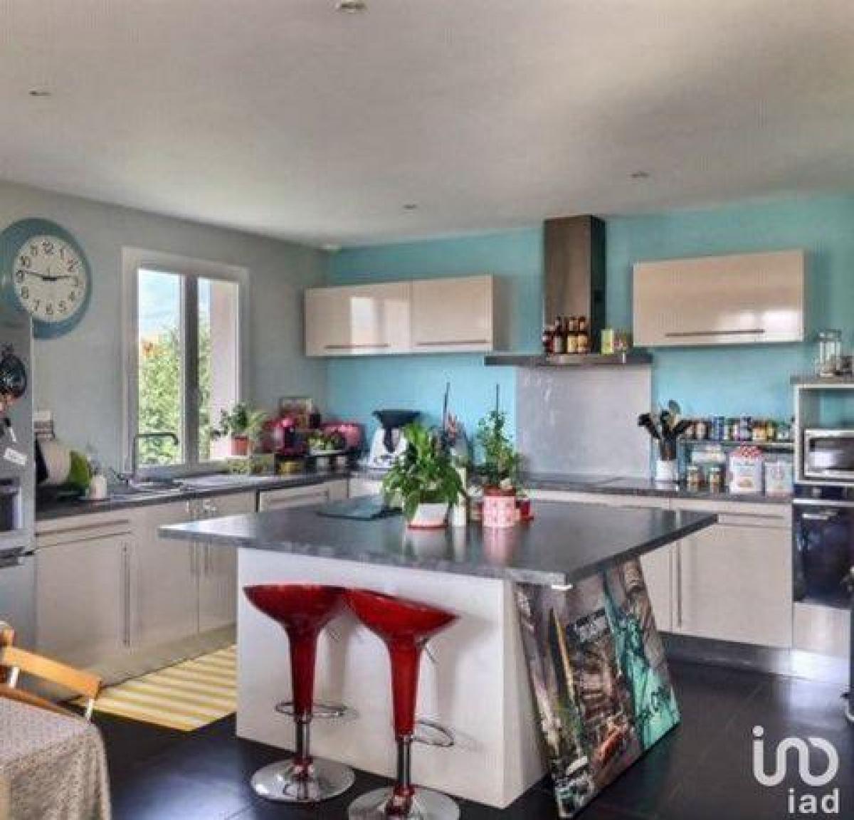 Picture of Home For Sale in Le Pontet, Provence-Alpes-Cote d'Azur, France