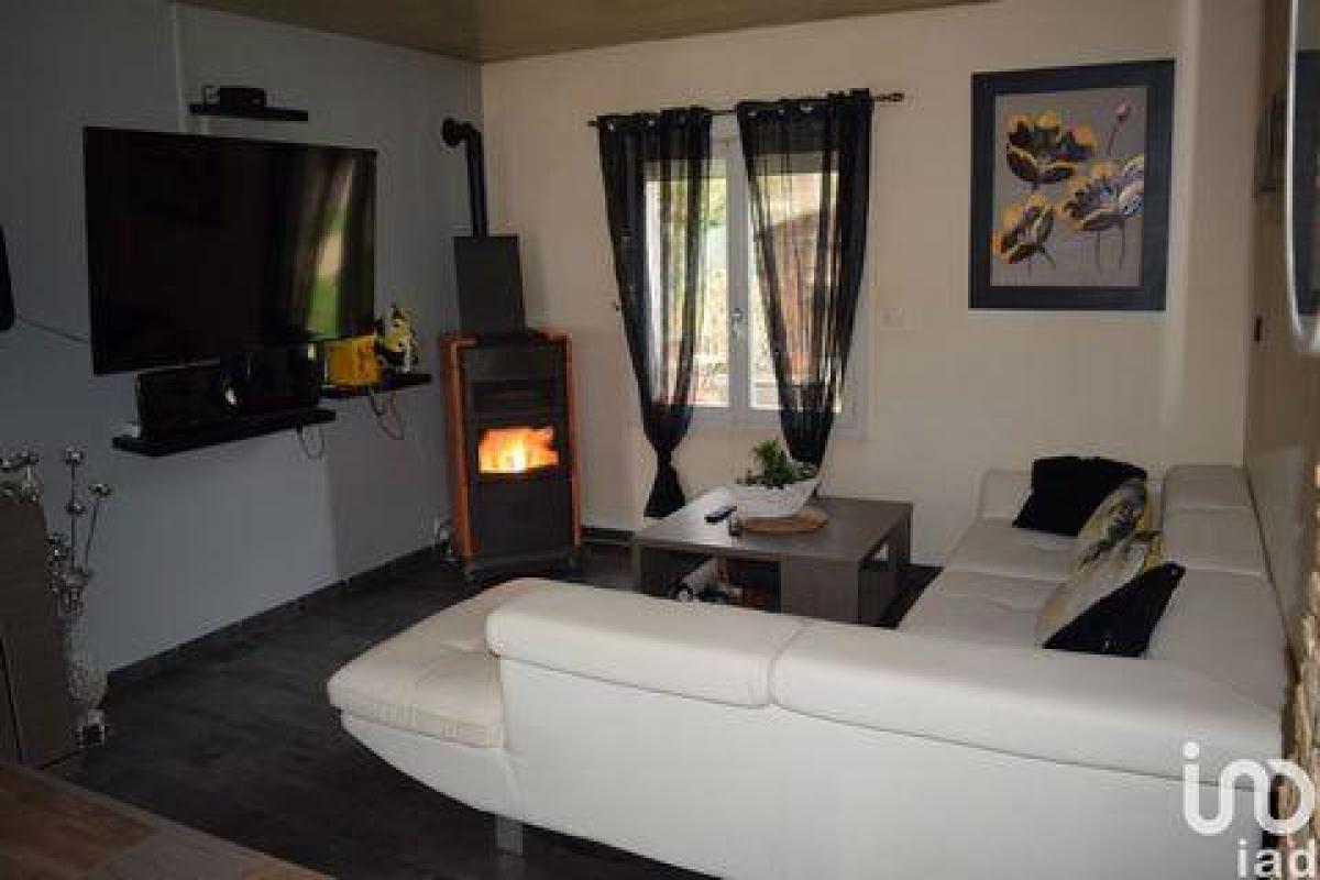 Picture of Home For Sale in Flixecourt, Picardie, France