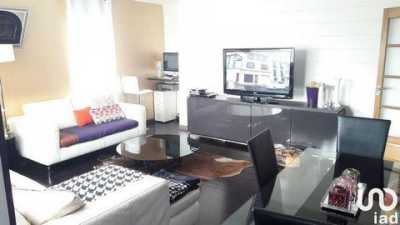 Condo For Sale in Creil, France