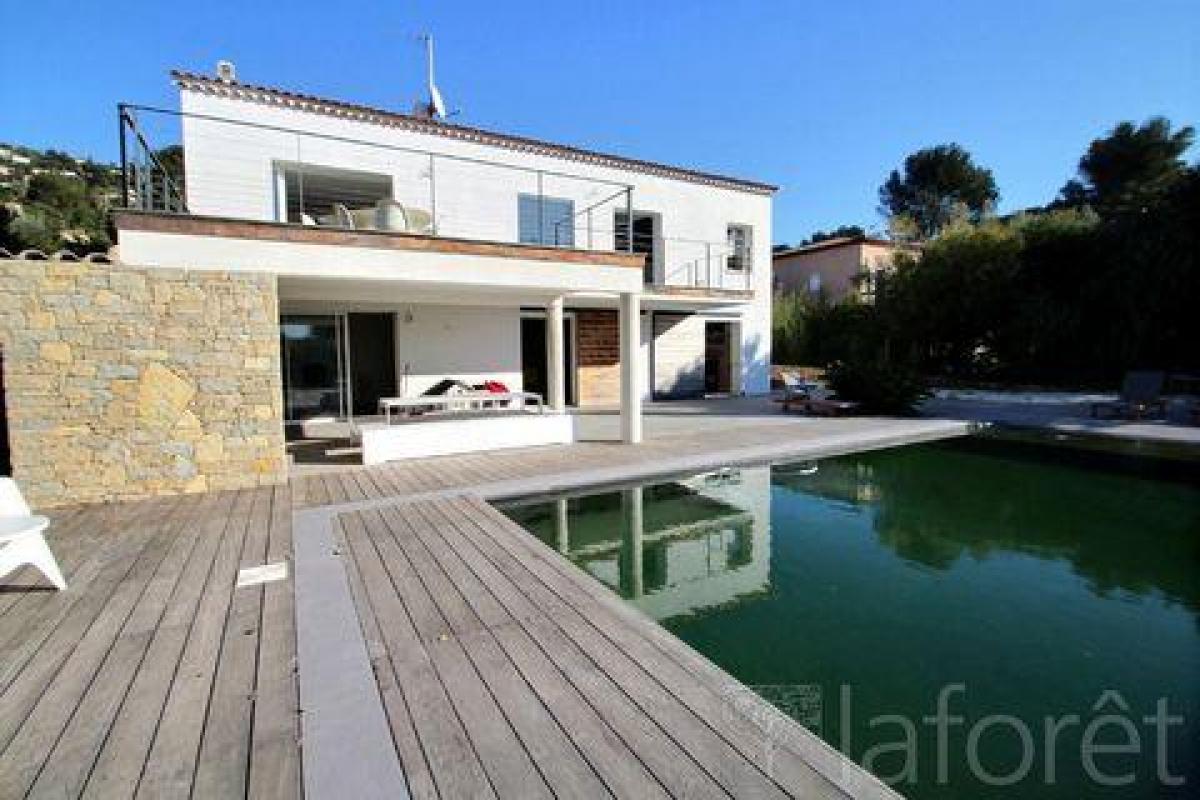 Picture of Home For Sale in Carqueiranne, Provence-Alpes-Cote d'Azur, France