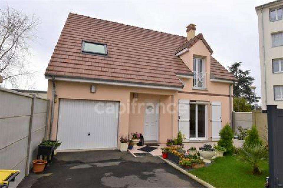 Picture of Home For Sale in Luisant, Centre, France