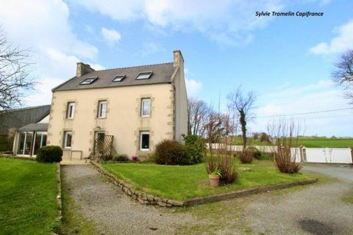 Picture of Home For Sale in Lannilis, Bretagne, France