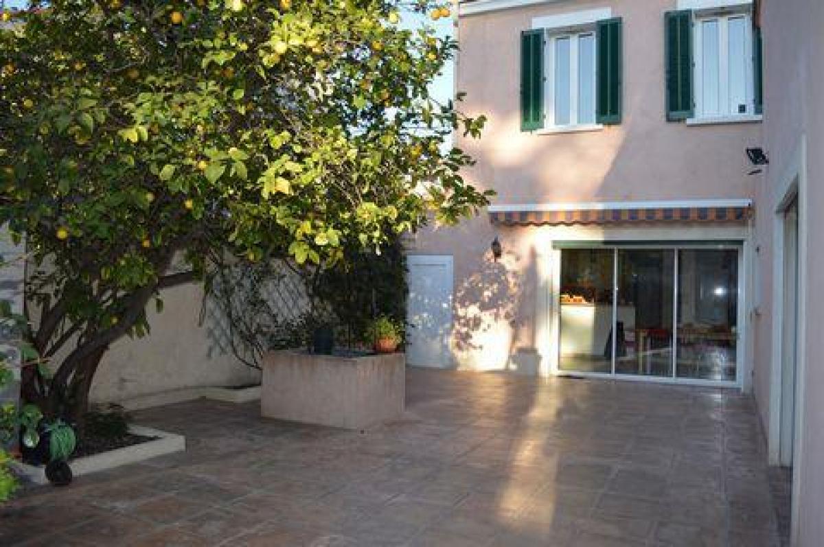 Picture of Home For Sale in Toulon, Provence-Alpes-Cote d'Azur, France