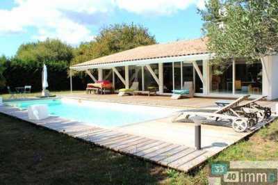 Home For Sale in Belin Beliet, France