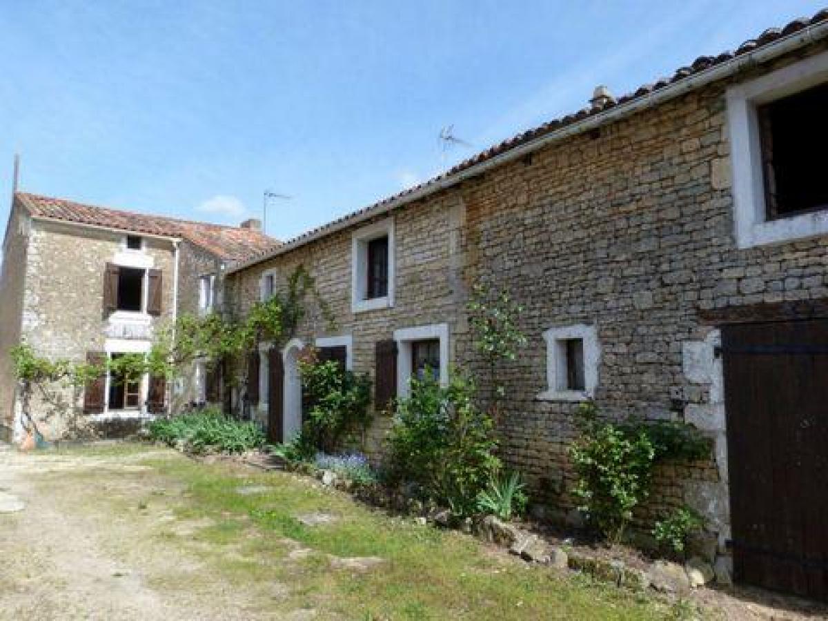 Picture of Home For Sale in Fontaines, Bourgogne, France