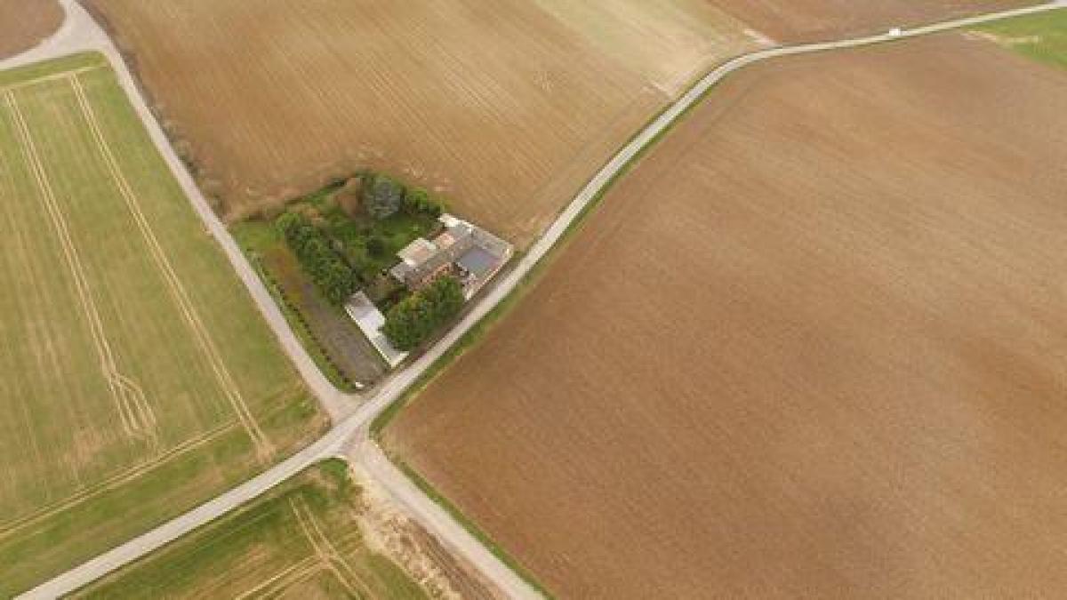 Picture of Home For Sale in Hombleux, Picardie, France