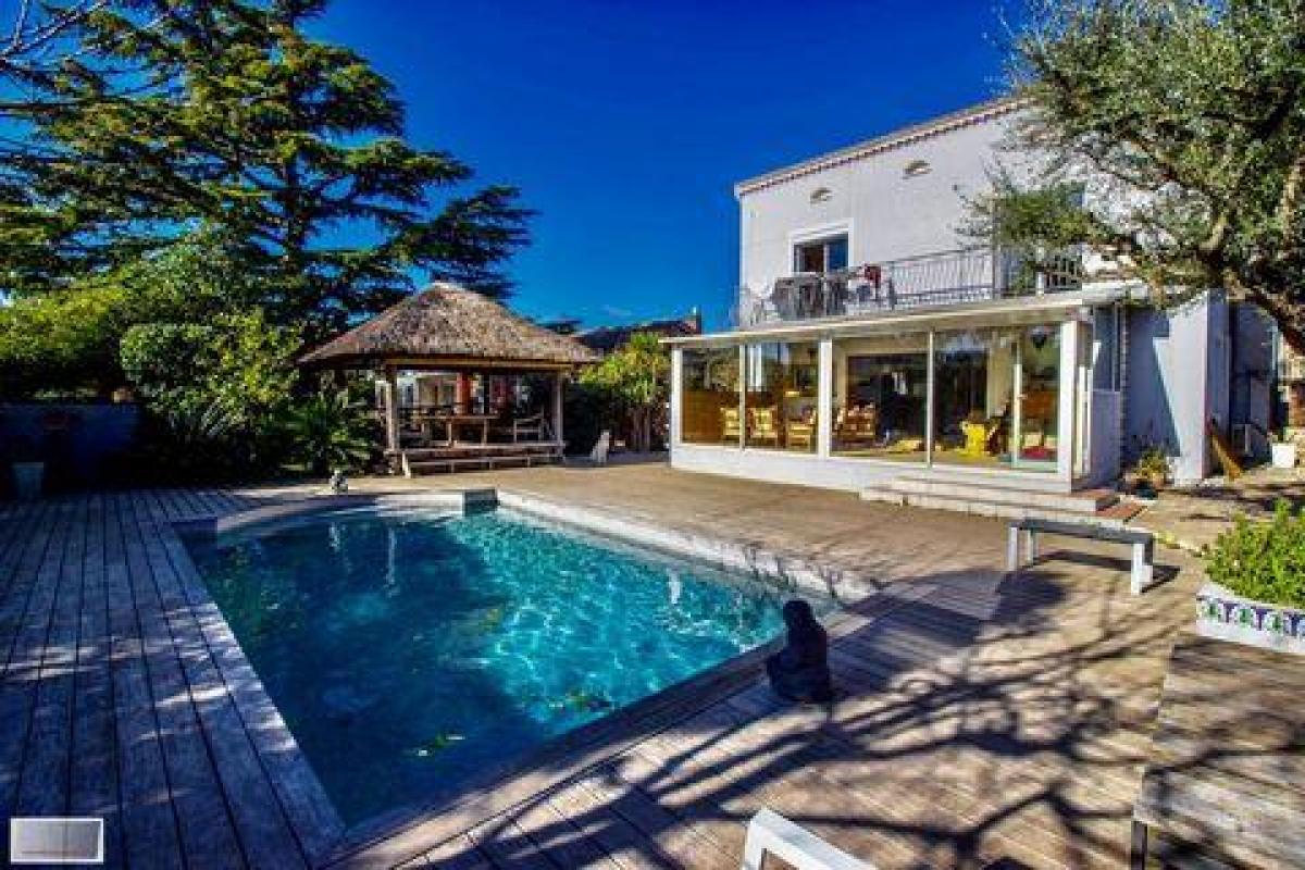 Picture of Home For Sale in SANARY SUR MER, Cote d'Azur, France