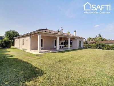 Home For Sale in Bouliac, France