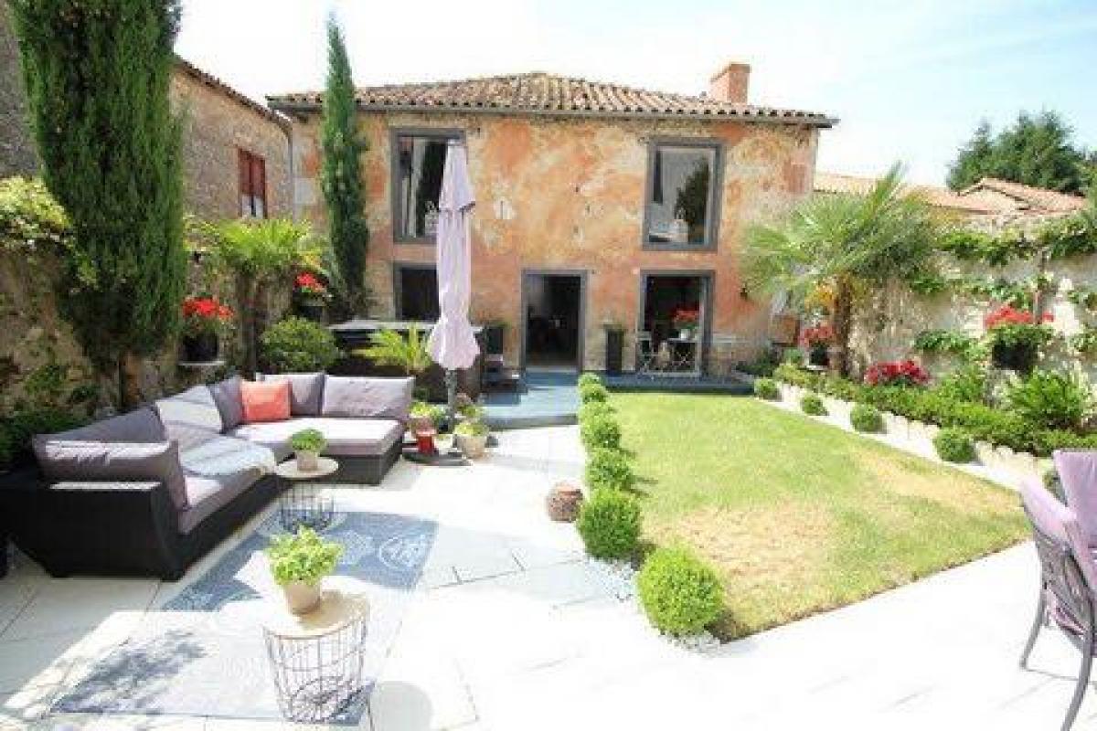 Picture of Home For Sale in Charroux, Auvergne, France