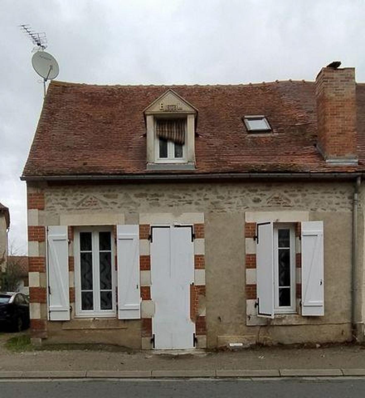 Picture of Home For Sale in Chantelle, Auvergne, France