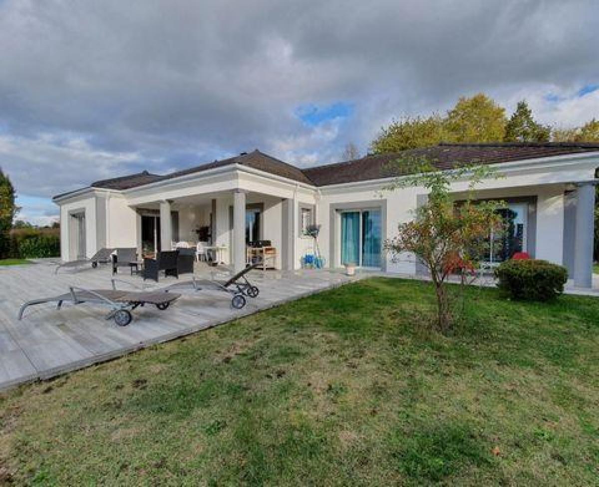 Picture of Home For Sale in Vichy, Auvergne, France