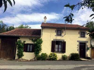 Farm For Sale in Darnac, France