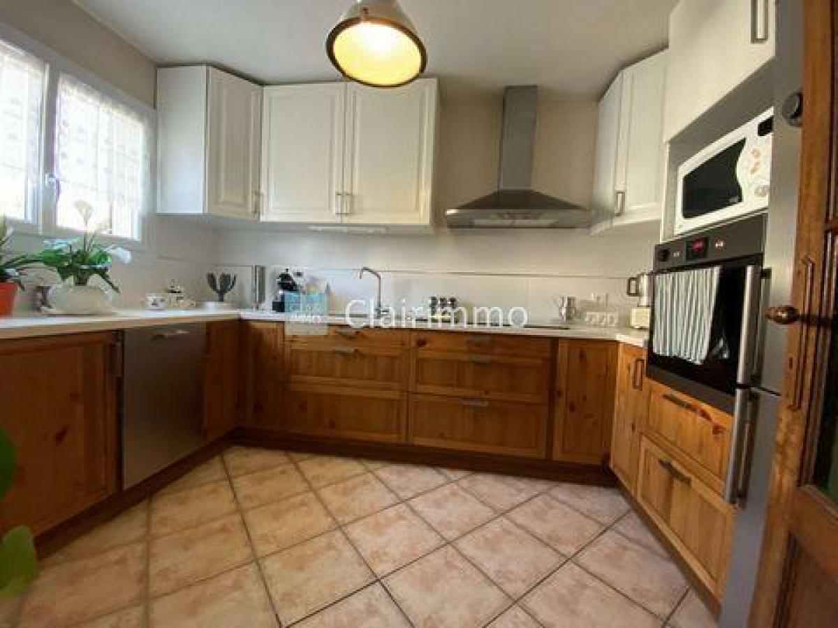 Picture of Home For Sale in Marignane, Provence-Alpes-Cote d'Azur, France