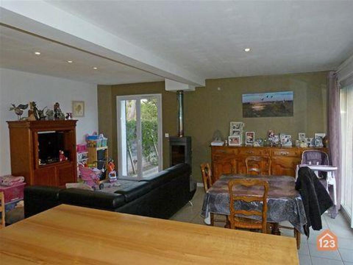 Picture of Home For Sale in Graveson, Provence-Alpes-Cote d'Azur, France