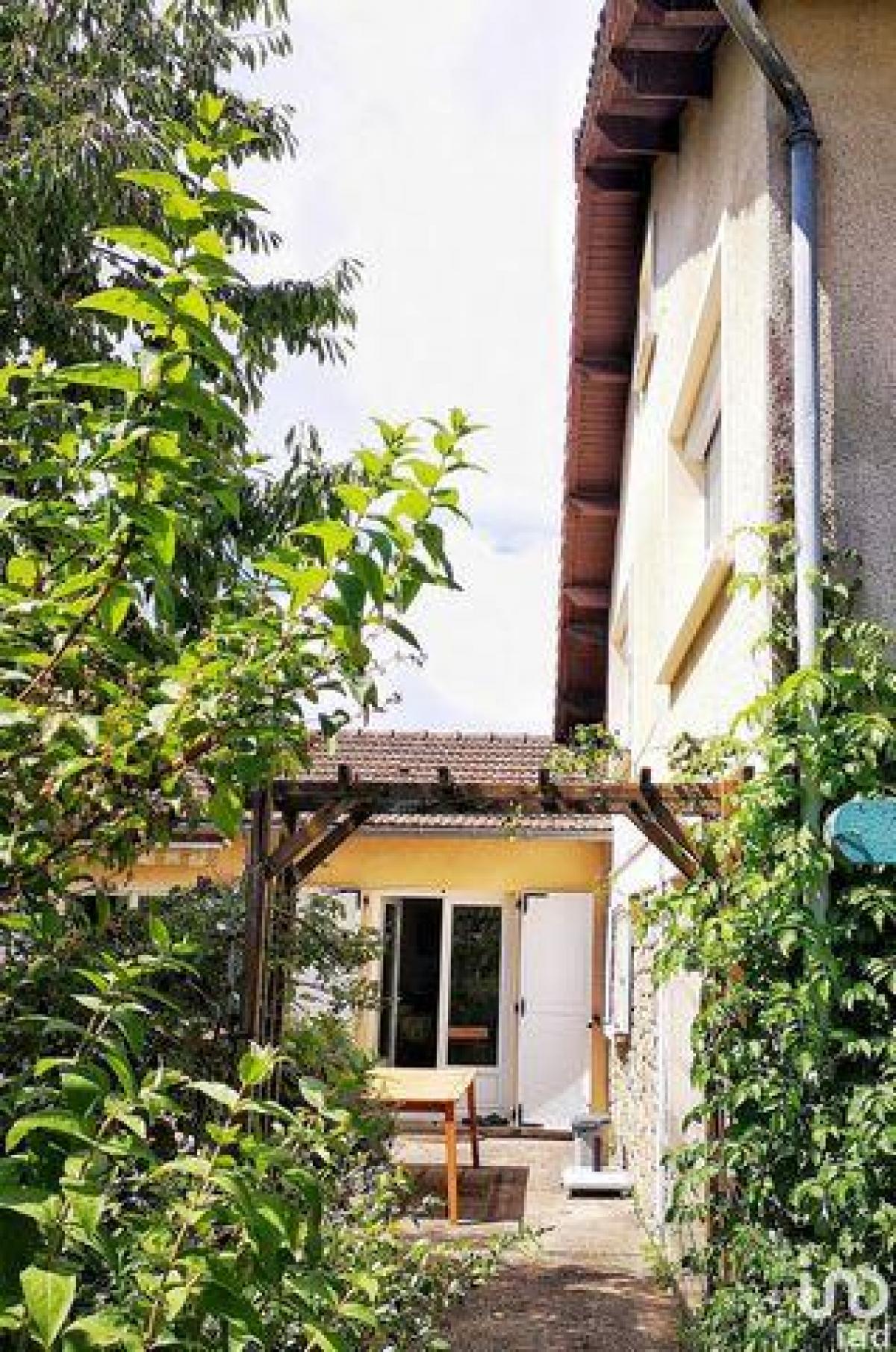 Picture of Home For Sale in Nantiat, Limousin, France