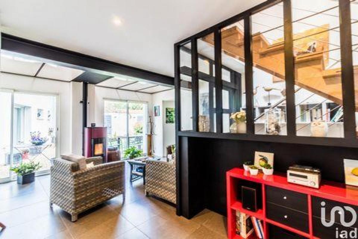 Picture of Home For Sale in Puiseaux, Centre, France