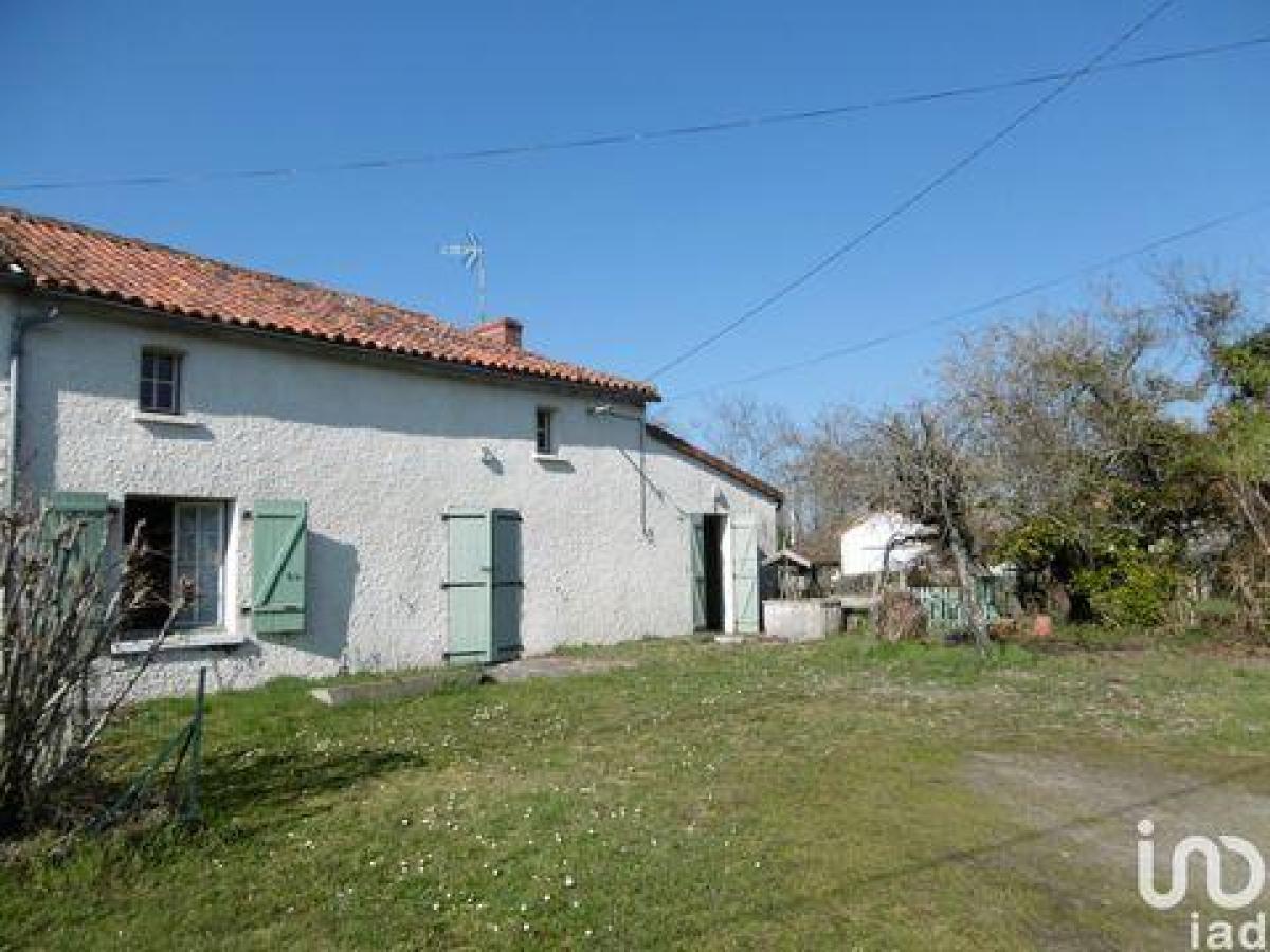 Picture of Home For Sale in Moulismes, Poitou Charentes, France