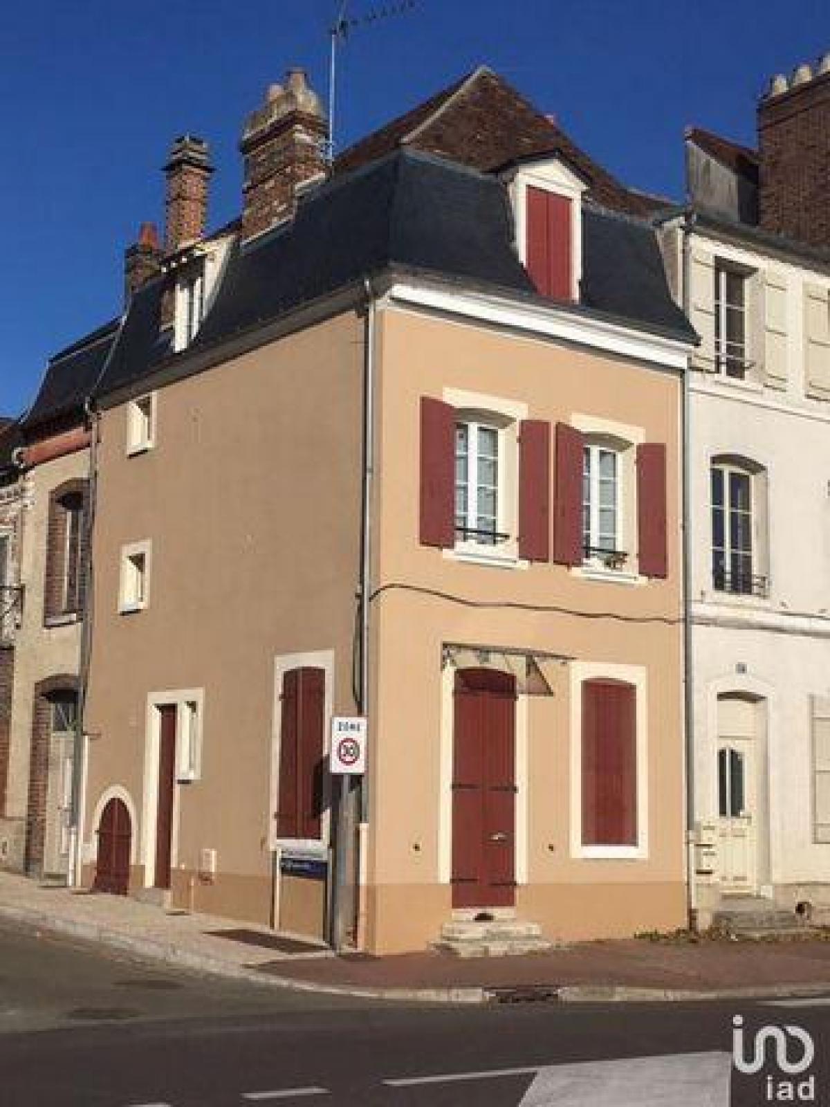 Picture of Home For Sale in Joigny, Bourgogne, France