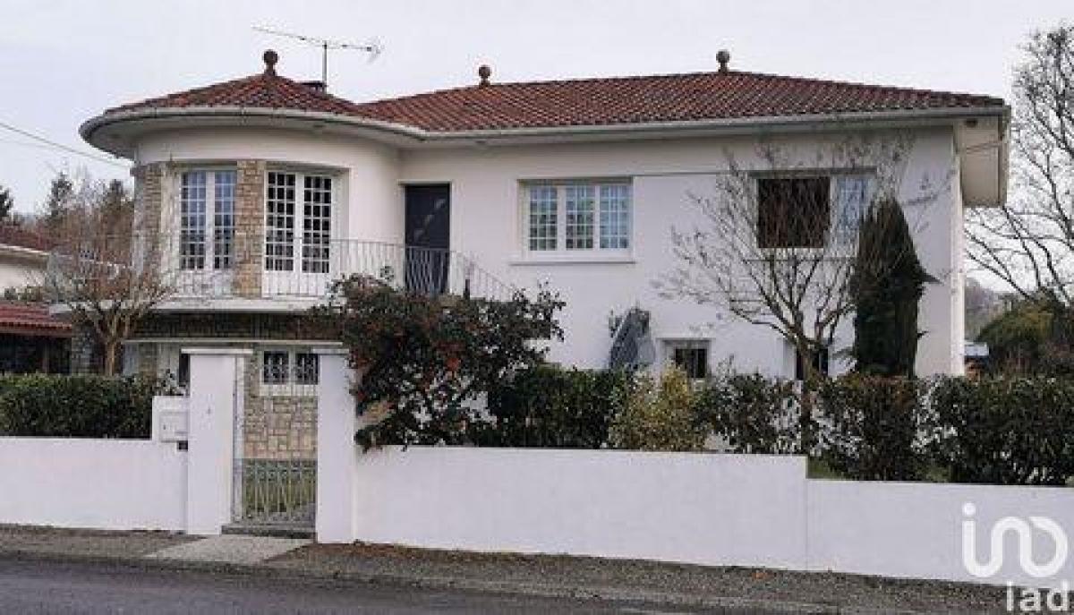 Picture of Home For Sale in Peyrehorade, Aquitaine, France