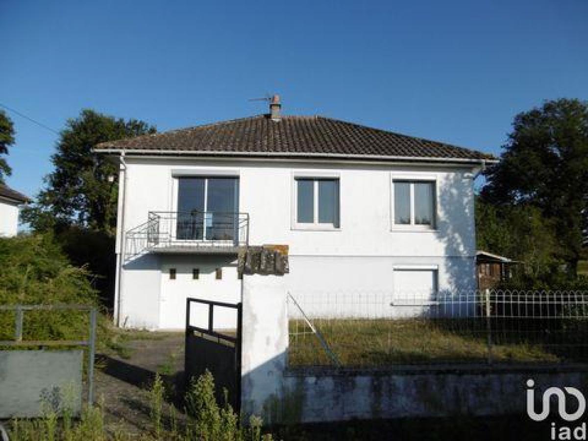 Picture of Home For Sale in Moulismes, Poitou Charentes, France