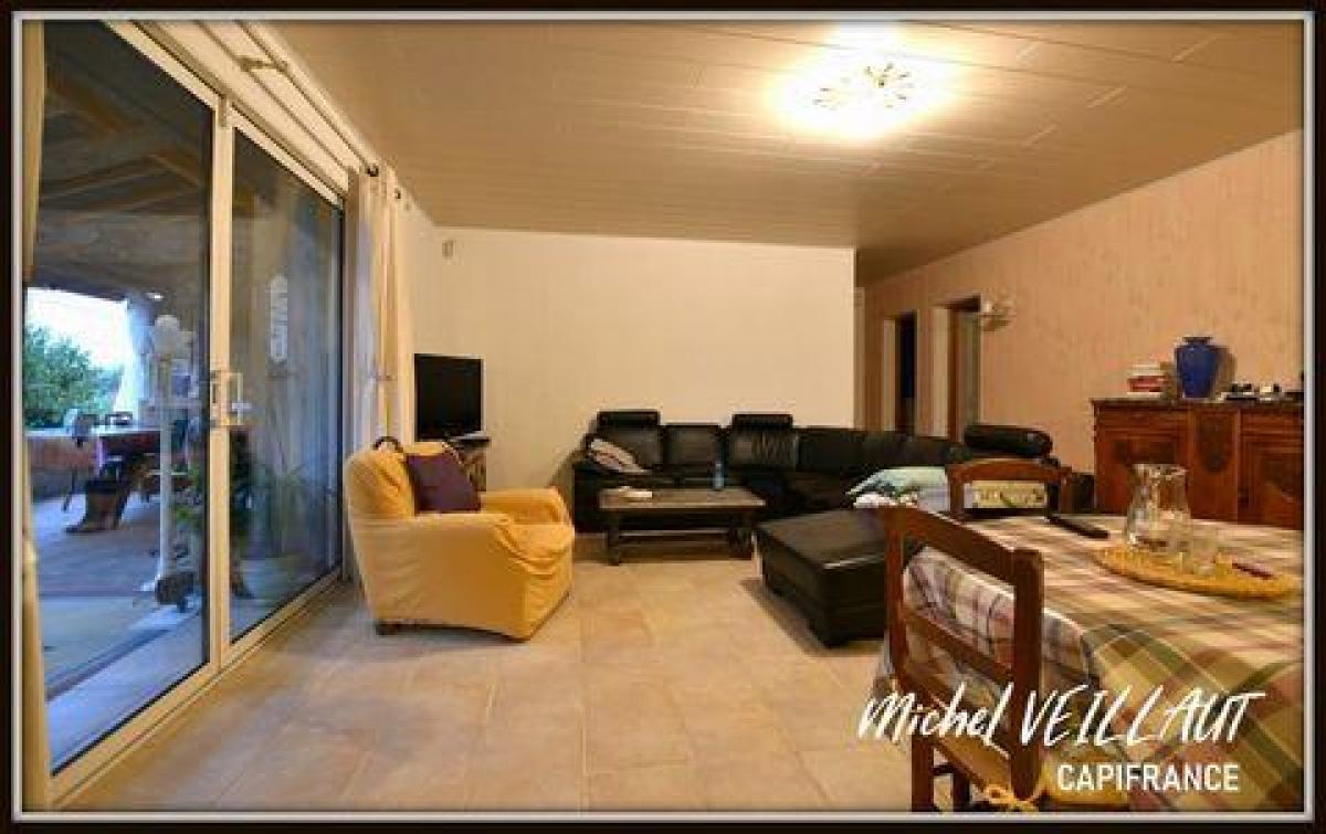 Picture of Home For Sale in Moulins, Auvergne, France