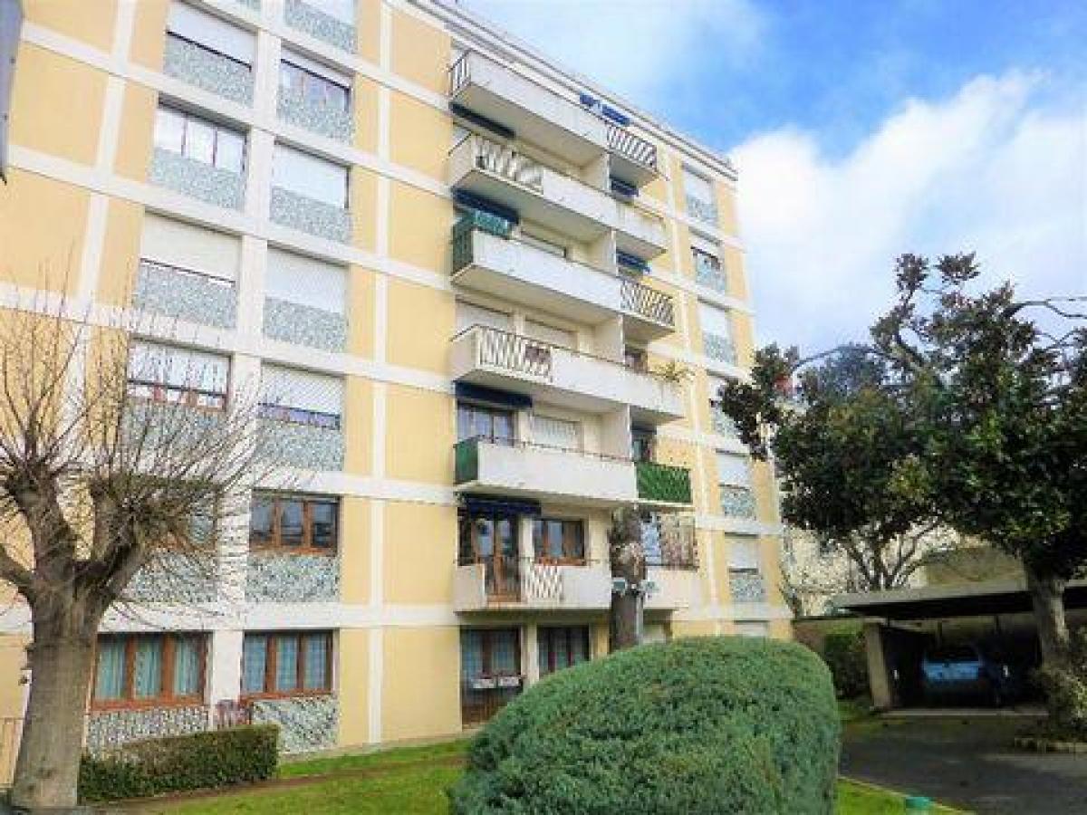 Picture of Condo For Sale in Chatellerault, Poitou Charentes, France