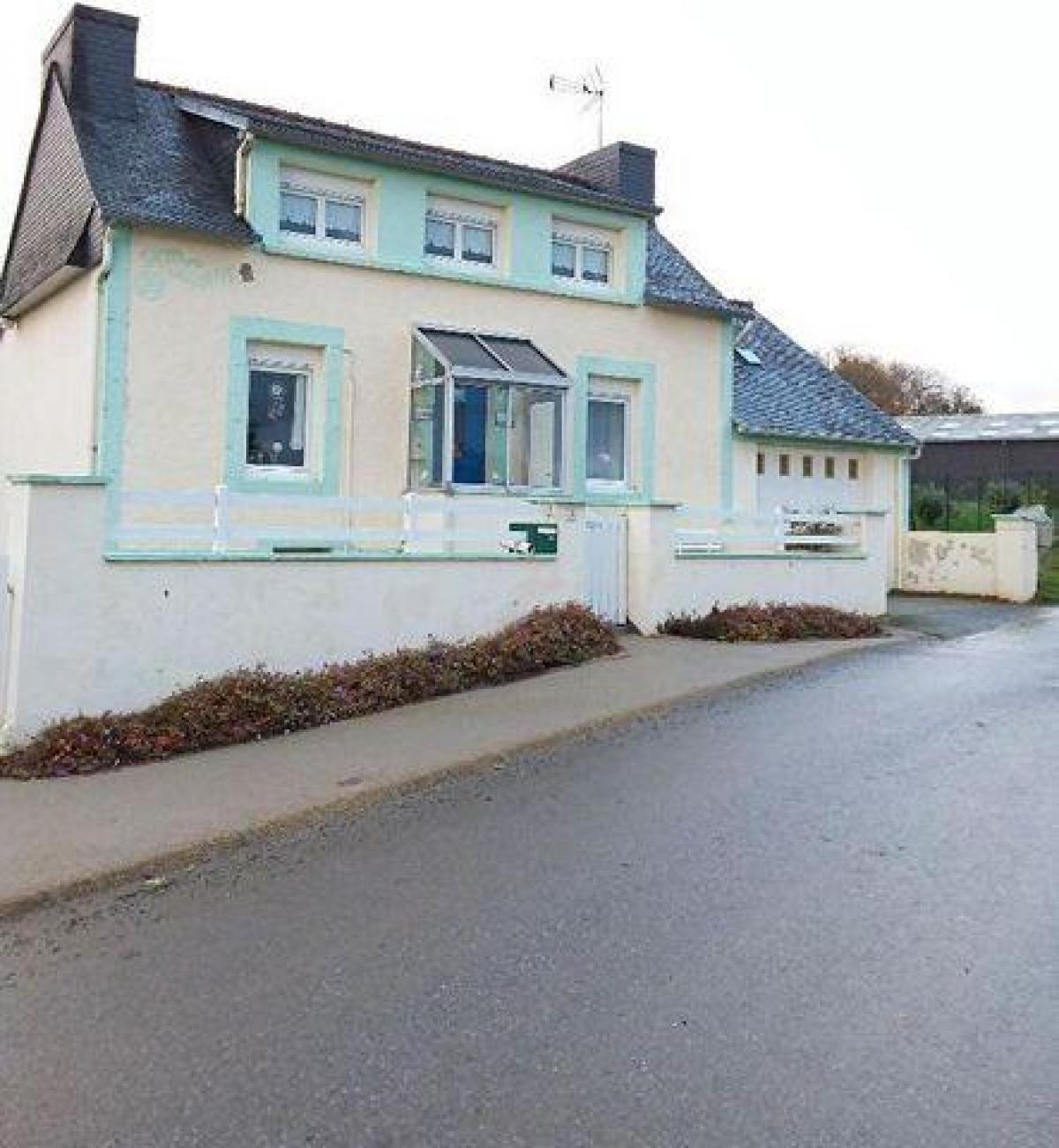 Picture of Home For Sale in Poullaouen, Finistere, France