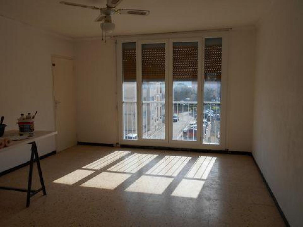 Picture of Apartment For Sale in Marignane, Provence-Alpes-Cote d'Azur, France