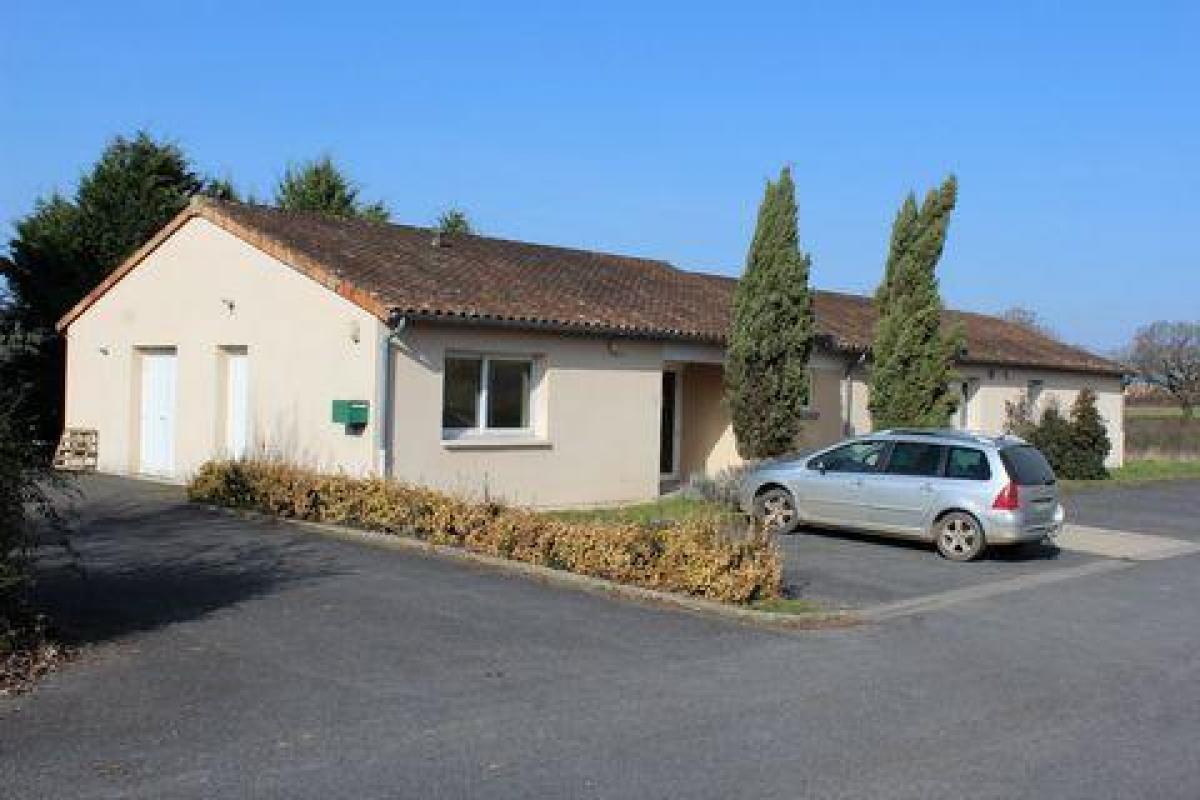 Picture of Home For Sale in L'Isle Jourdain, Poitou Charentes, France