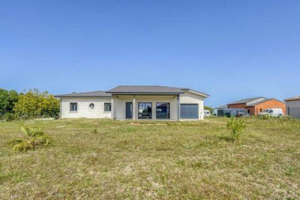 Picture of Home For Sale in Villeneuve-sur-Lot, Aquitaine, France