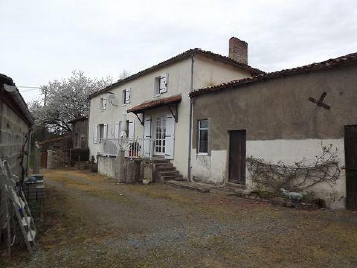 Picture of Home For Sale in La Chapelle Thireuil, Poitou Charentes, France