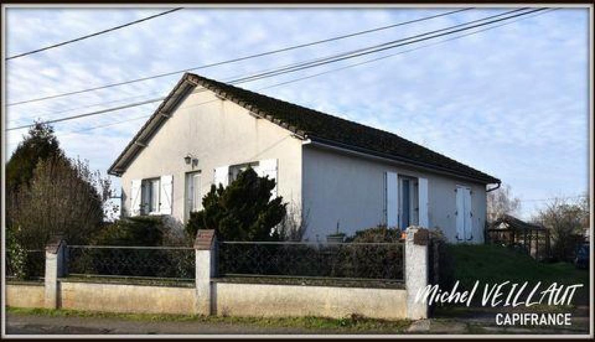Picture of Home For Sale in Moulins, Auvergne, France