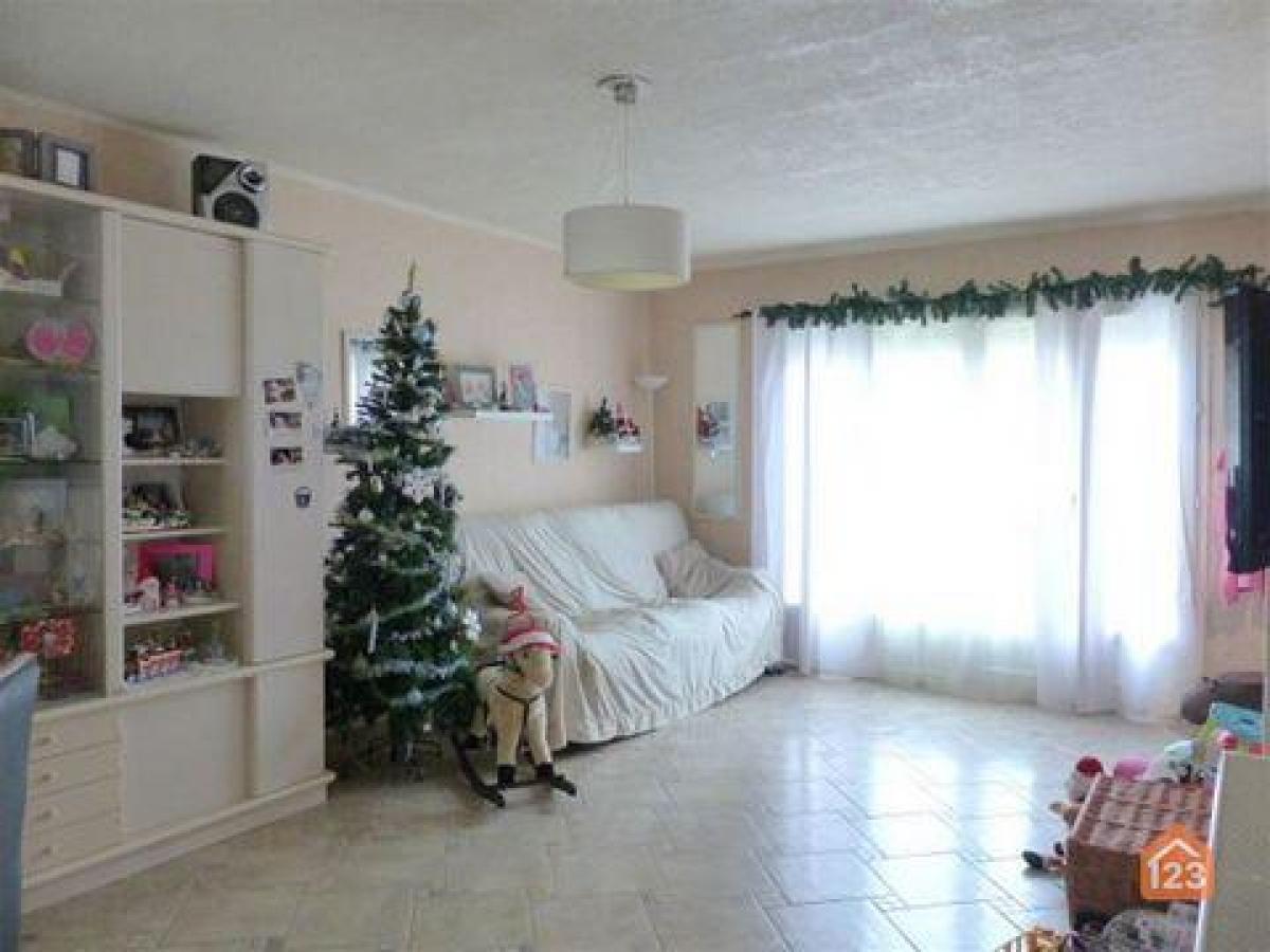 Picture of Home For Sale in Malesherbes, Centre, France