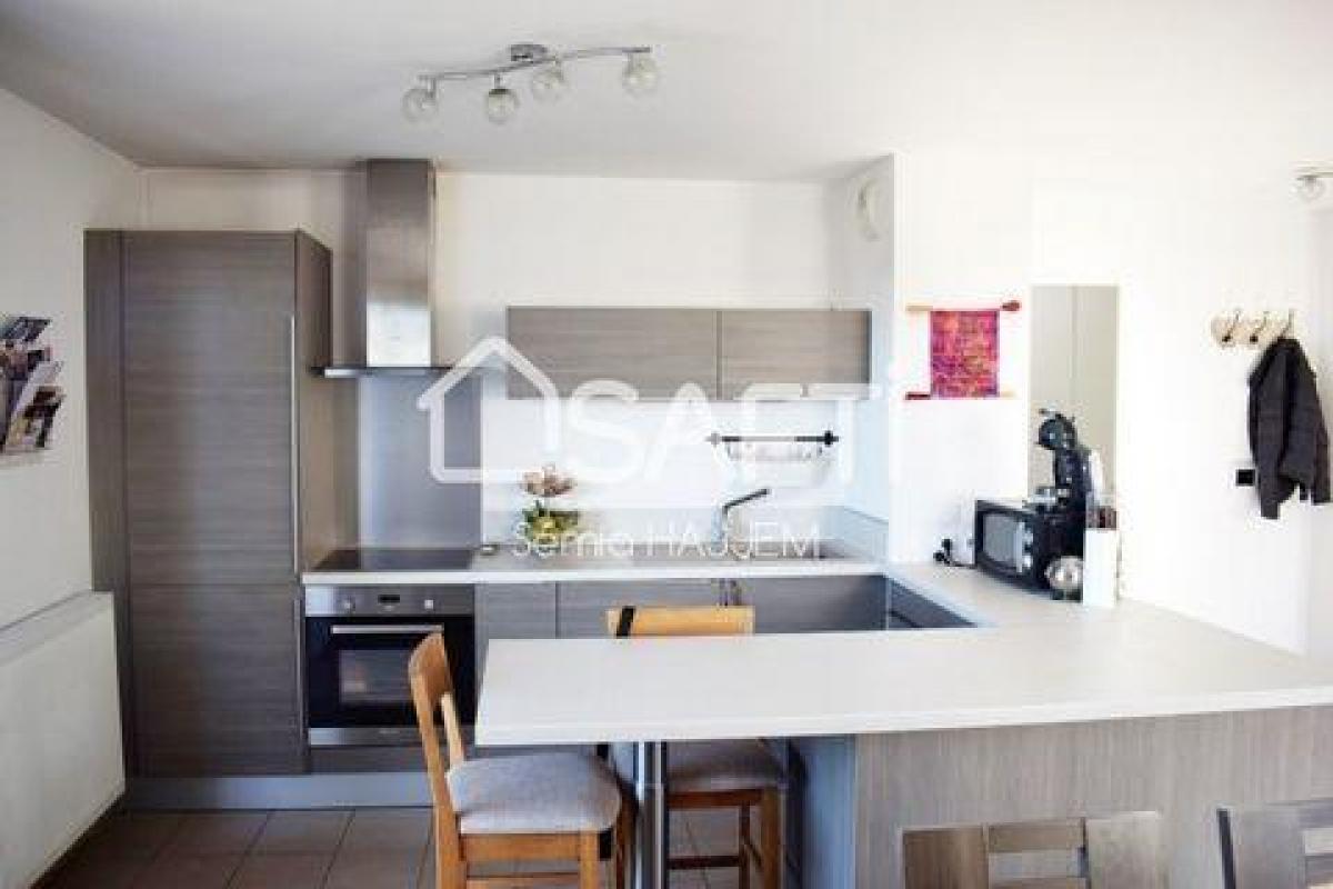 Picture of Apartment For Sale in Miramas, Provence-Alpes-Cote d'Azur, France