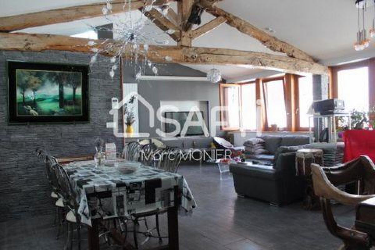 Picture of Home For Sale in Riom, Auvergne, France