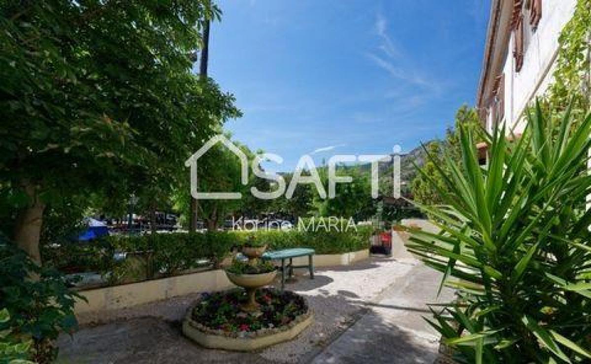 Picture of Home For Sale in Roquevaire, Provence-Alpes-Cote d'Azur, France