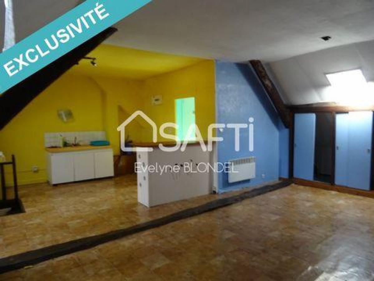 Picture of Apartment For Sale in Clermont, Picardie, France