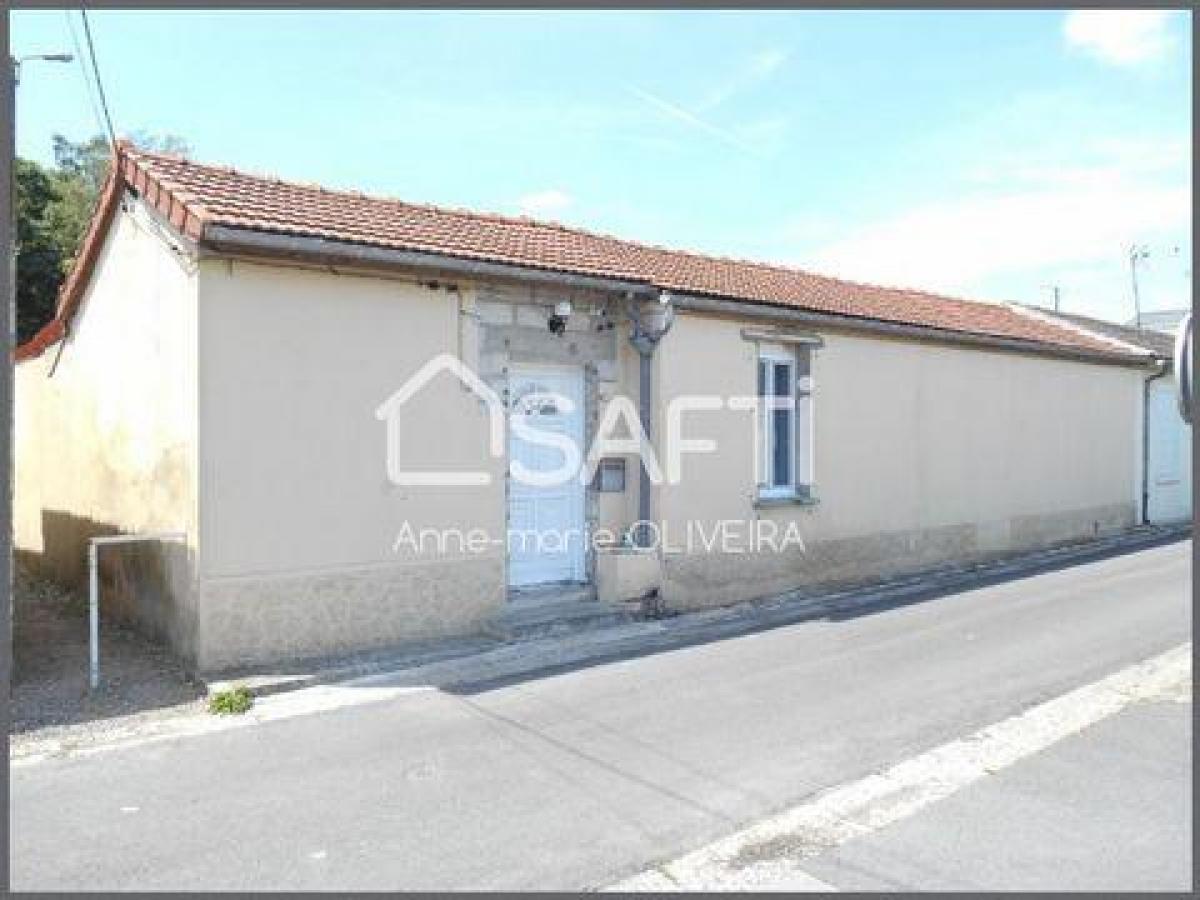 Picture of Home For Sale in Chauny, Picardie, France