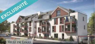 Apartment For Sale in Linas, France
