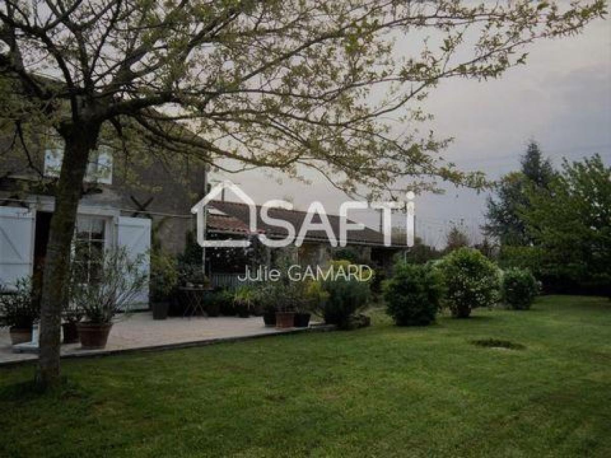 Picture of Home For Sale in Nalliers, Poitou Charentes, France