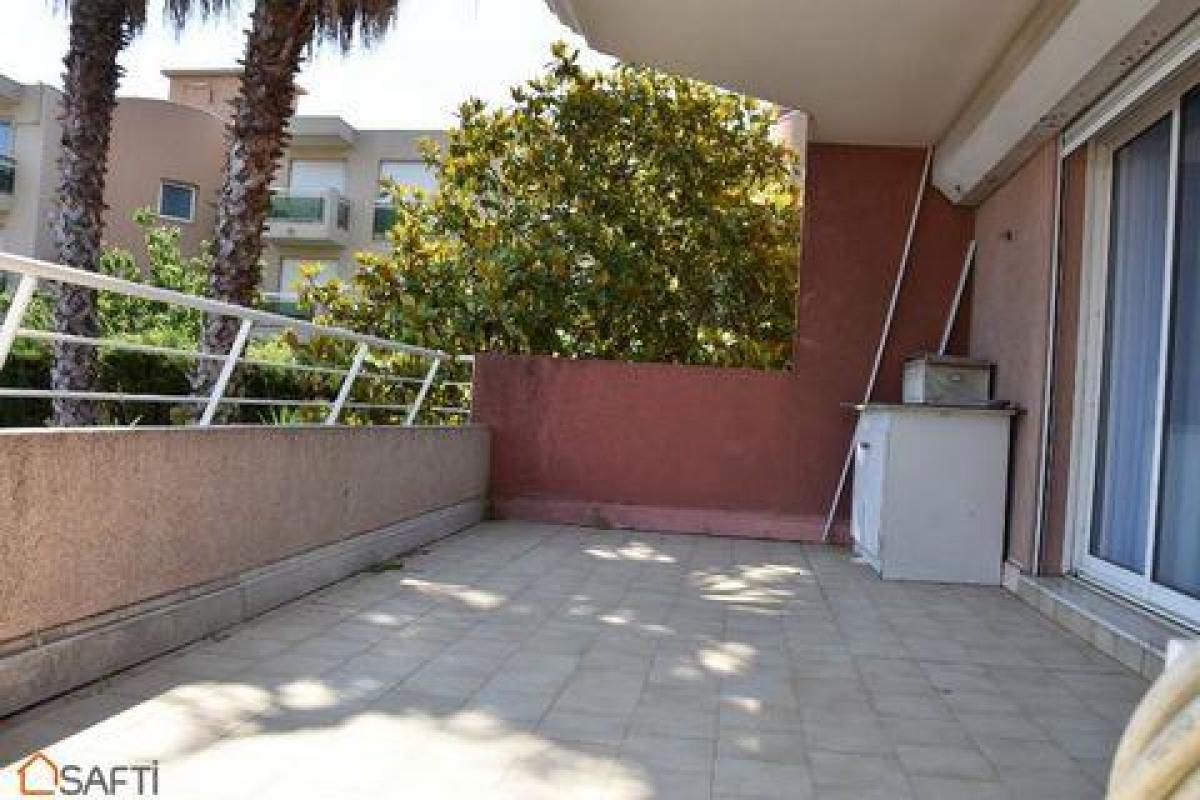 Picture of Apartment For Sale in Saint-Laurent-du-var, Cote d'Azur, France
