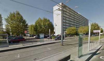 Retail For Sale in Cenon, France