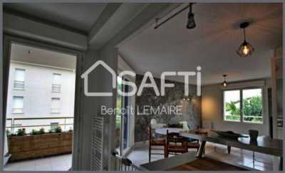 Apartment For Sale in Parempuyre, France