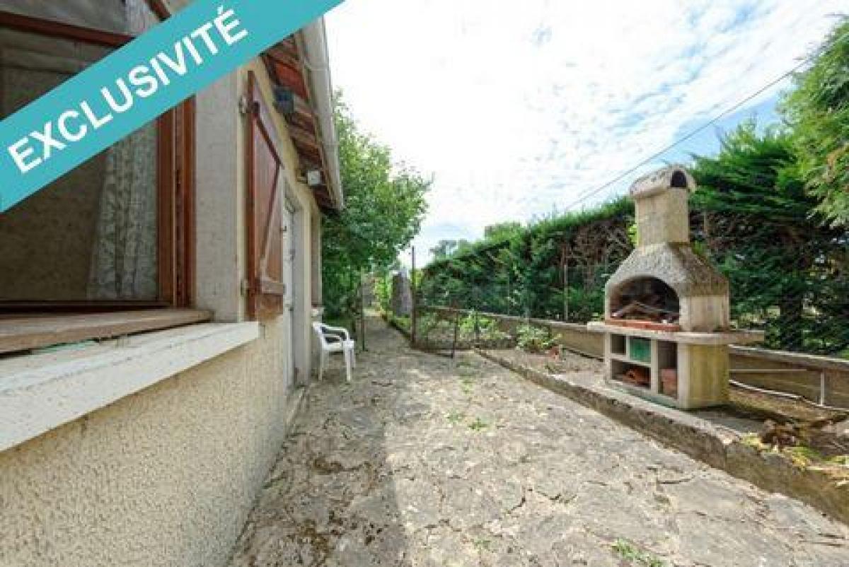 Picture of Home For Sale in Lacanche, Bourgogne, France