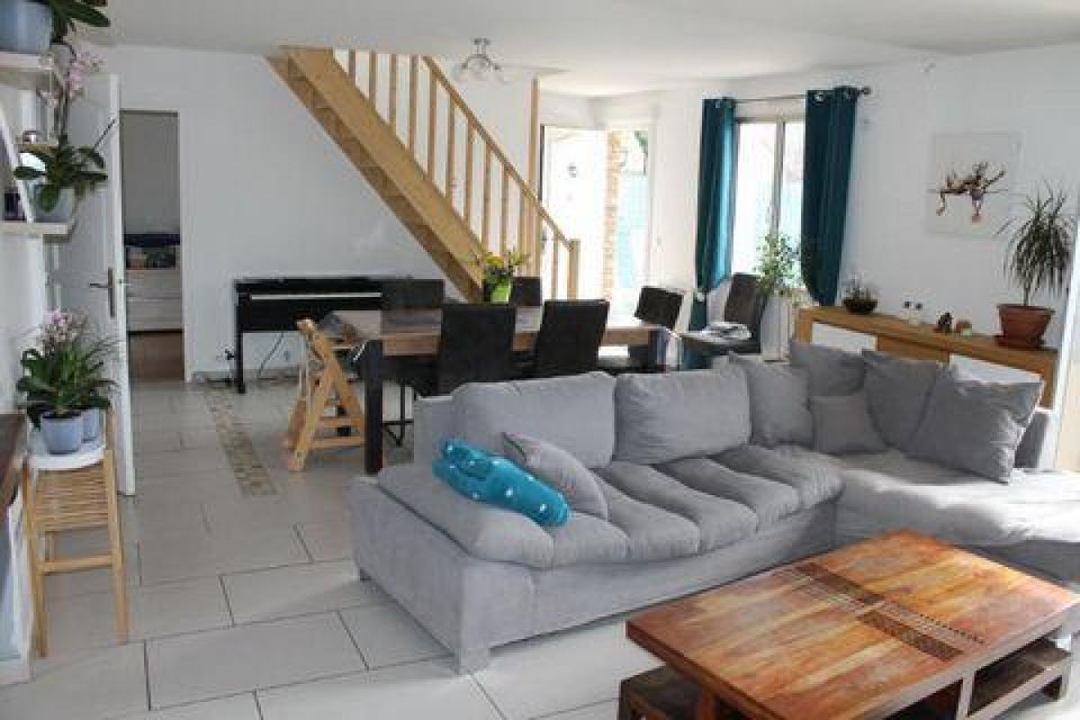 Picture of Home For Sale in Marcoussis, Bretagne, France