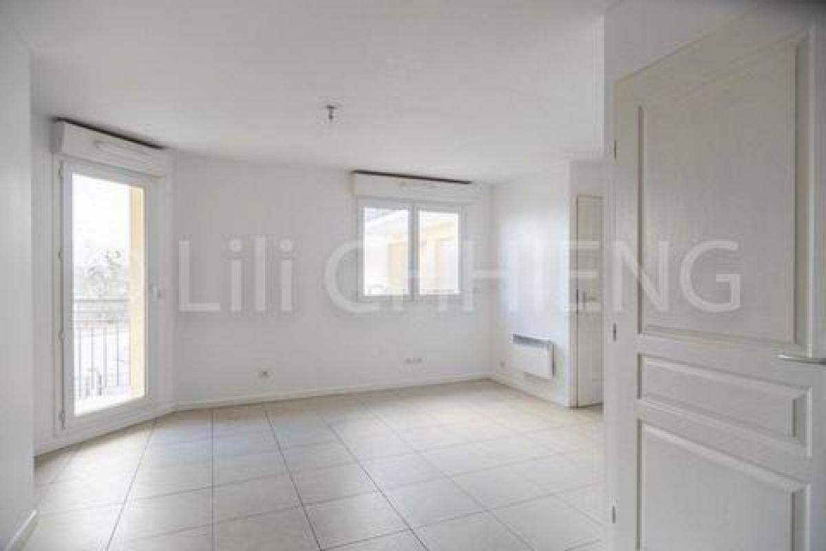 Picture of Apartment For Sale in Les Mureaux, Picardie, France